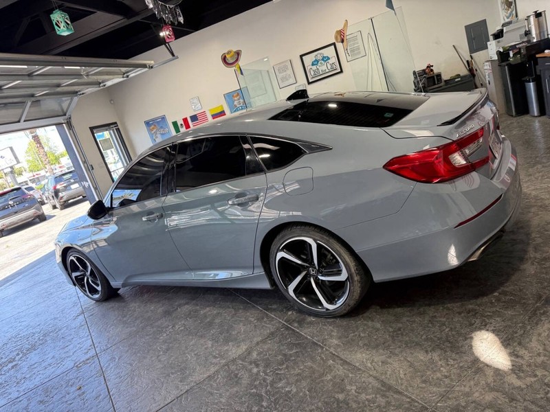 Honda Accord Sedan Vehicle Full-screen Gallery Image 16