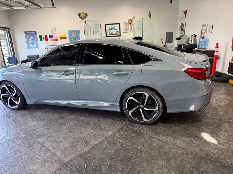 Honda Accord Sedan Vehicle Full-screen Gallery Image 18
