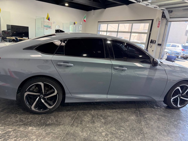 Honda Accord Sedan Vehicle Full-screen Gallery Image 25