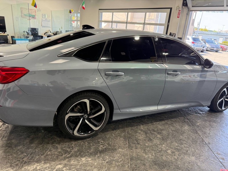 Honda Accord Sedan Vehicle Full-screen Gallery Image 26