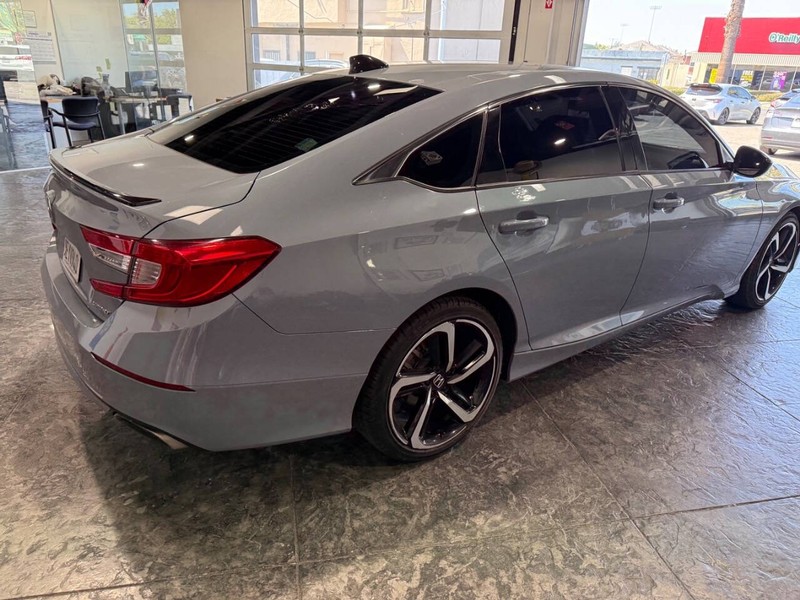 Honda Accord Sedan Vehicle Full-screen Gallery Image 27