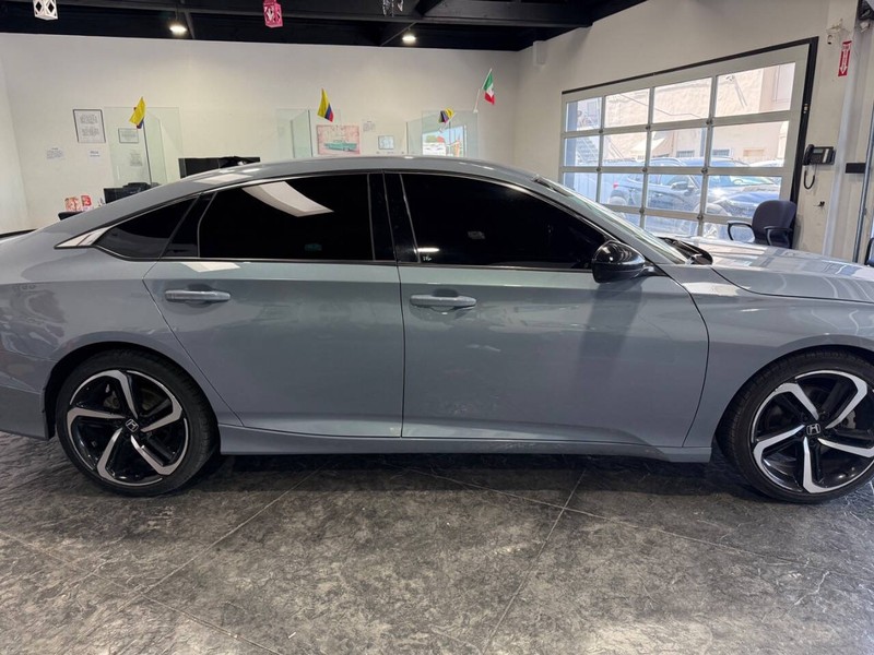 Honda Accord Sedan Vehicle Full-screen Gallery Image 30