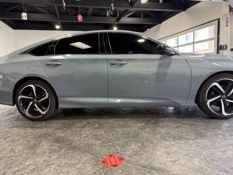 Honda Accord Sedan Vehicle Full-screen Gallery Image 34