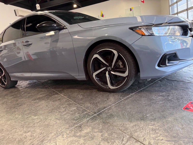 Honda Accord Sedan Vehicle Full-screen Gallery Image 35