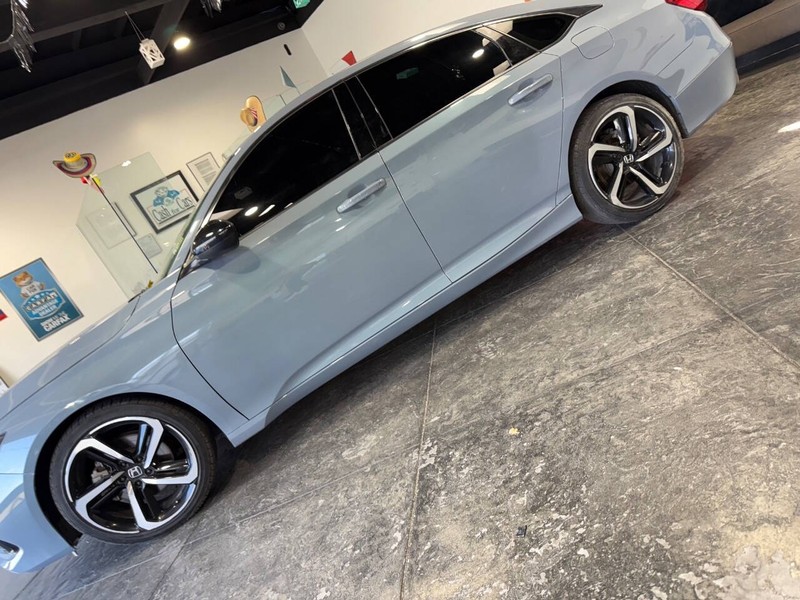 Honda Accord Sedan Vehicle Full-screen Gallery Image 40