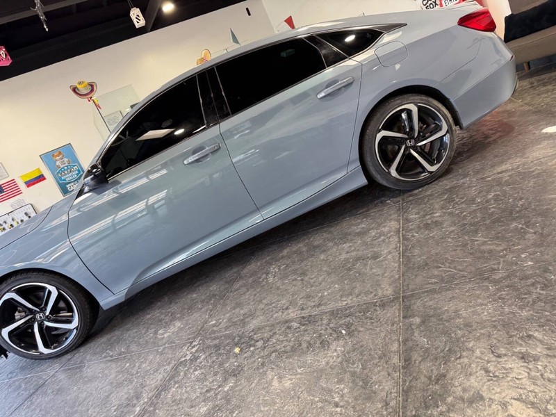 Honda Accord Sedan Vehicle Full-screen Gallery Image 41