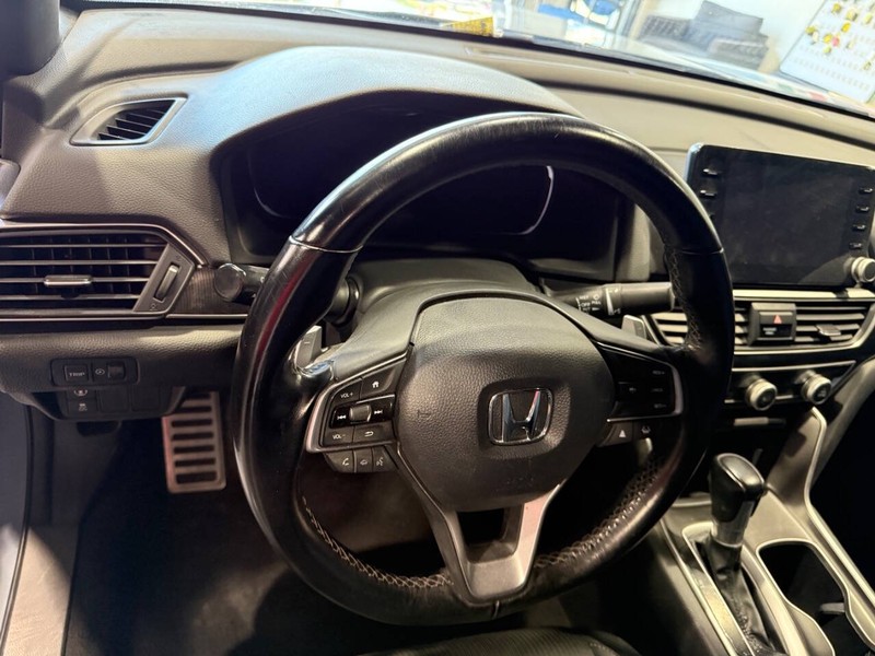 Honda Accord Sedan Vehicle Full-screen Gallery Image 43
