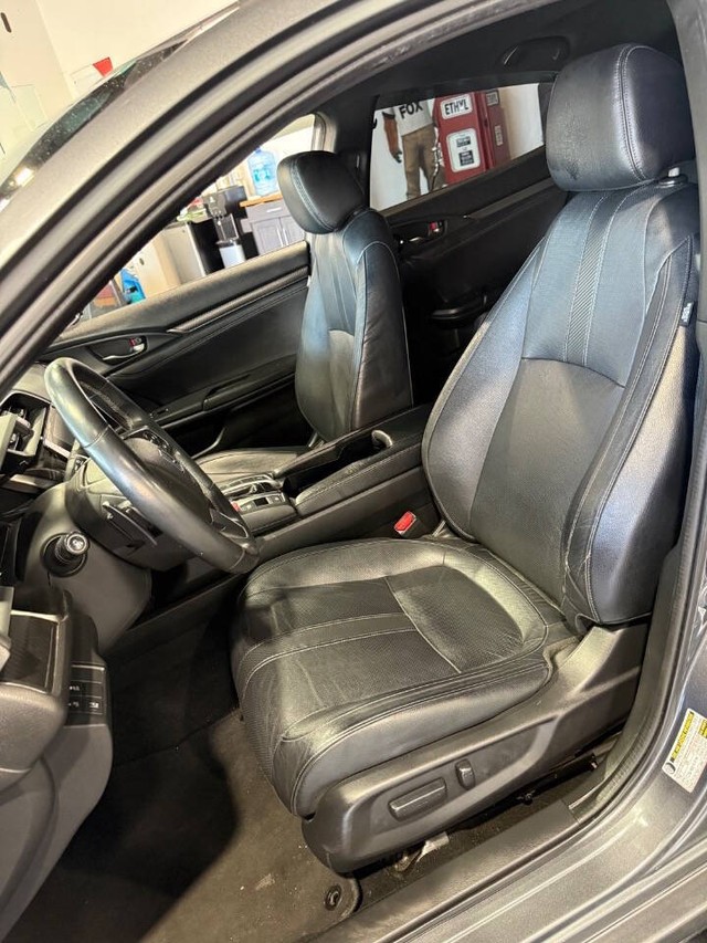 Honda Civic Hatchback Vehicle Full-screen Gallery Image 34