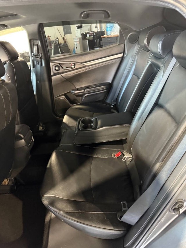 Honda Civic Hatchback Vehicle Full-screen Gallery Image 37