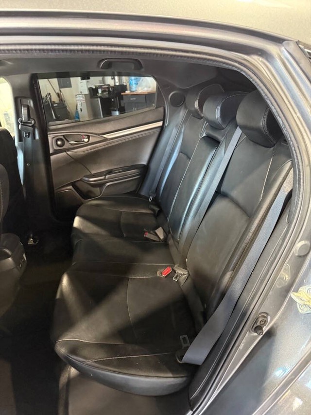 Honda Civic Hatchback Vehicle Full-screen Gallery Image 38