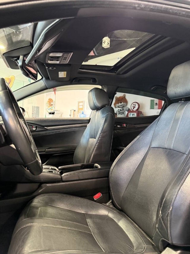 Honda Civic Hatchback Vehicle Full-screen Gallery Image 39