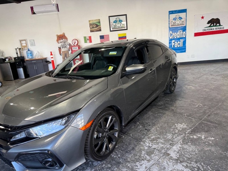 Honda Civic Hatchback Vehicle Full-screen Gallery Image 07