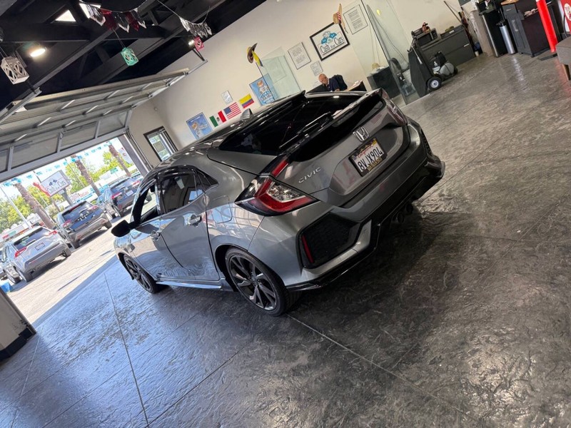 Honda Civic Hatchback Vehicle Full-screen Gallery Image 17