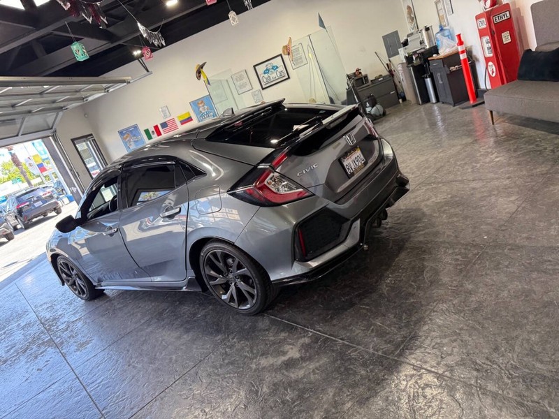 Honda Civic Hatchback Vehicle Full-screen Gallery Image 18
