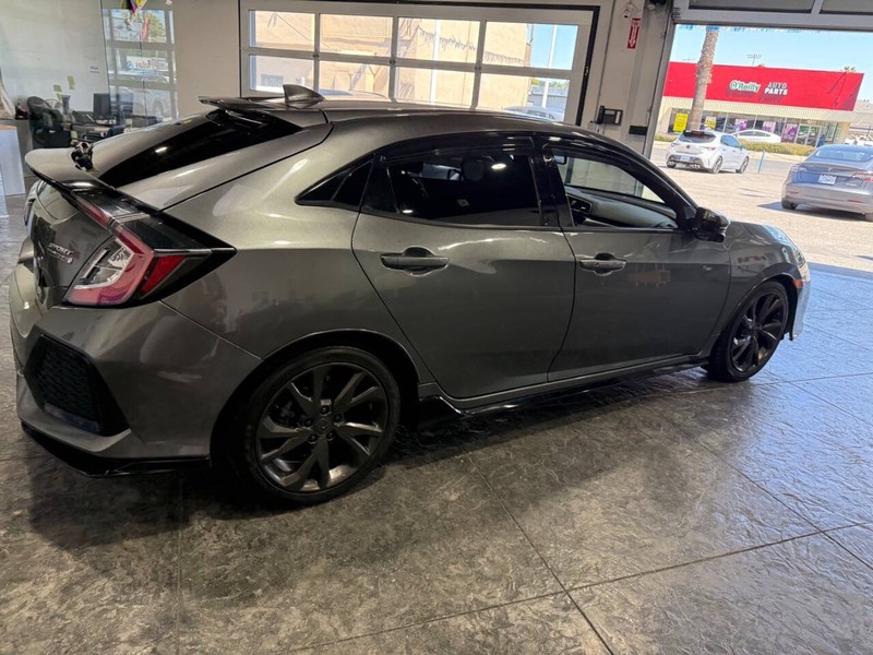 Honda Civic Hatchback Vehicle Full-screen Gallery Image 23