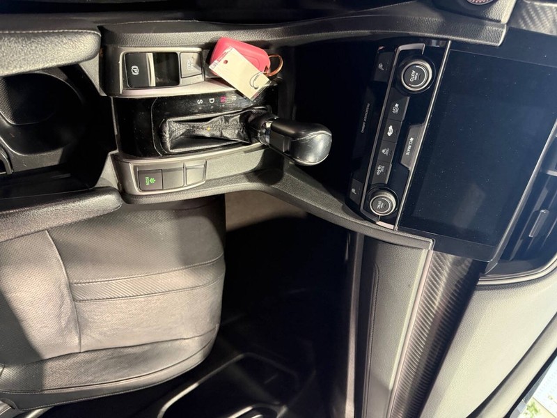 Honda Civic Hatchback Vehicle Full-screen Gallery Image 35