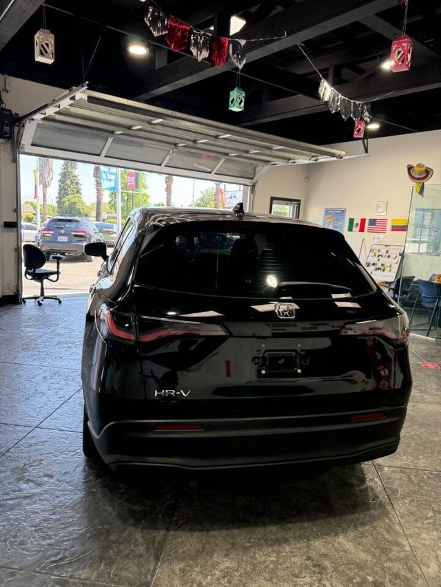 Honda HR-V Vehicle Full-screen Gallery Image 25