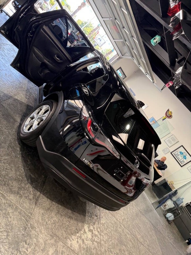 Honda HR-V Vehicle Full-screen Gallery Image 46