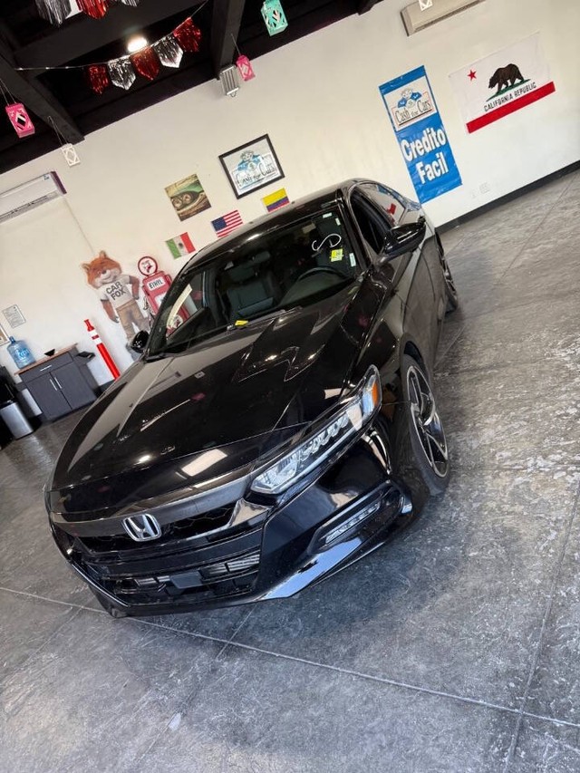 Honda Accord Sedan Vehicle Full-screen Gallery Image 05