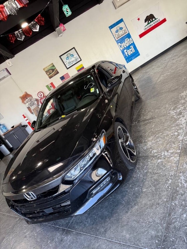 Honda Accord Sedan Vehicle Full-screen Gallery Image 10