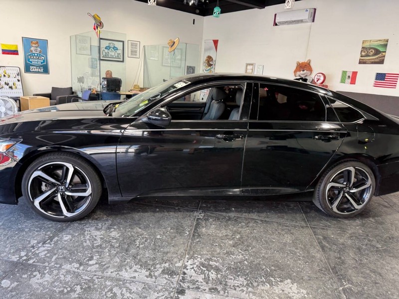 Honda Accord Sedan Vehicle Full-screen Gallery Image 12
