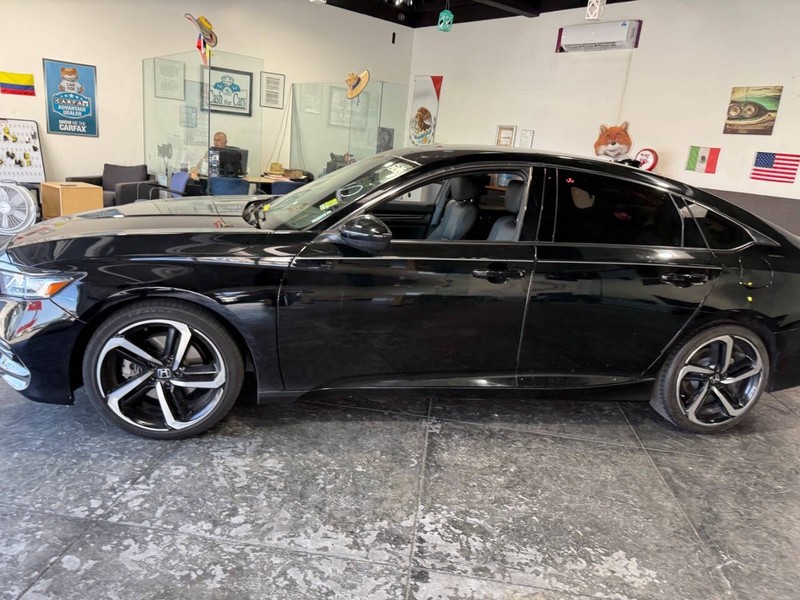 Honda Accord Sedan Vehicle Full-screen Gallery Image 13