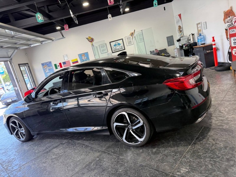 Honda Accord Sedan Vehicle Full-screen Gallery Image 19