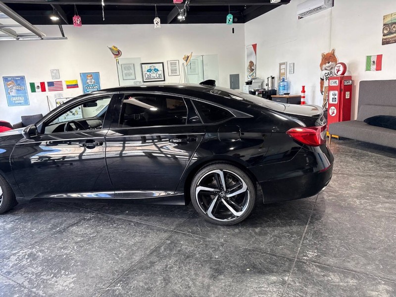 Honda Accord Sedan Vehicle Full-screen Gallery Image 21