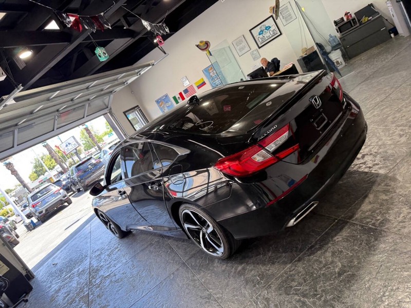 Honda Accord Sedan Vehicle Full-screen Gallery Image 27