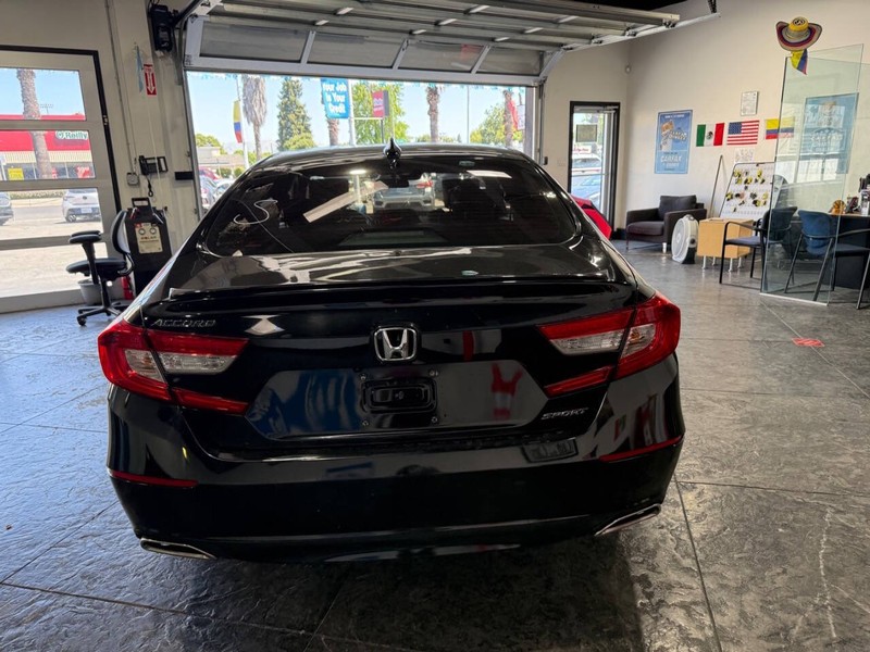 Honda Accord Sedan Vehicle Full-screen Gallery Image 28