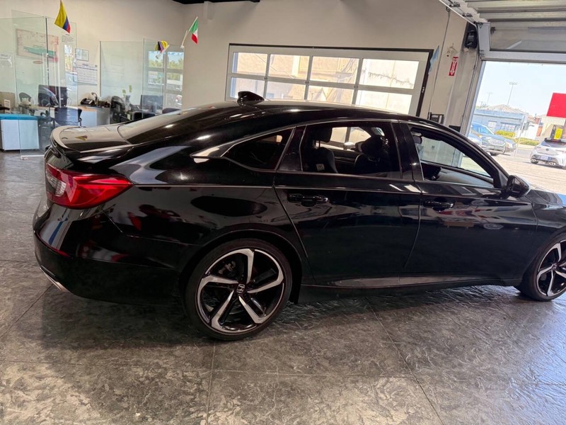 Honda Accord Sedan Vehicle Full-screen Gallery Image 36