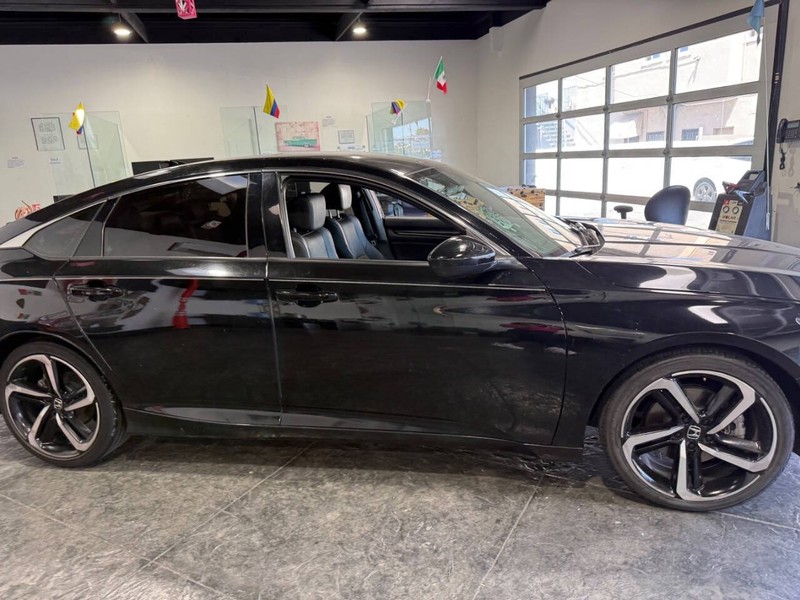 Honda Accord Sedan Vehicle Full-screen Gallery Image 37