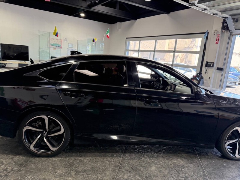 Honda Accord Sedan Vehicle Full-screen Gallery Image 39