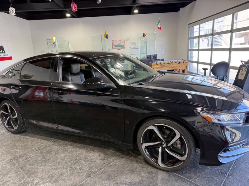Honda Accord Sedan Vehicle Full-screen Gallery Image 40