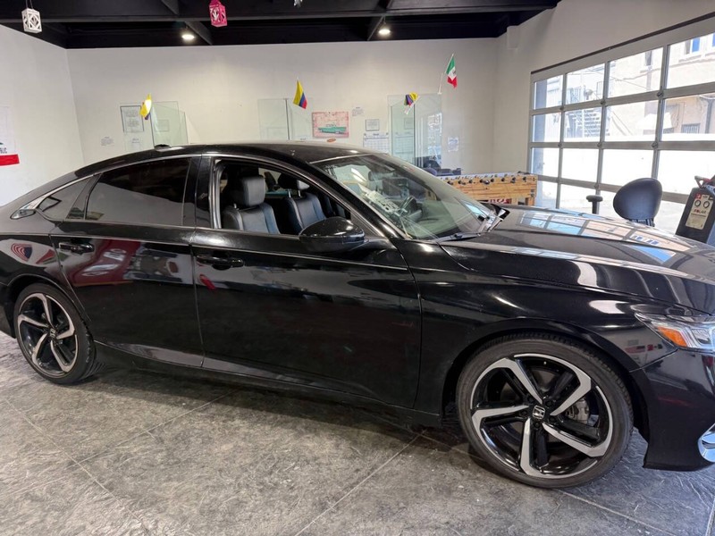 Honda Accord Sedan Vehicle Full-screen Gallery Image 41