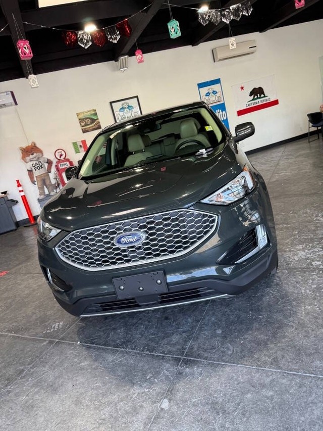 Ford Edge Vehicle Full-screen Gallery Image 04