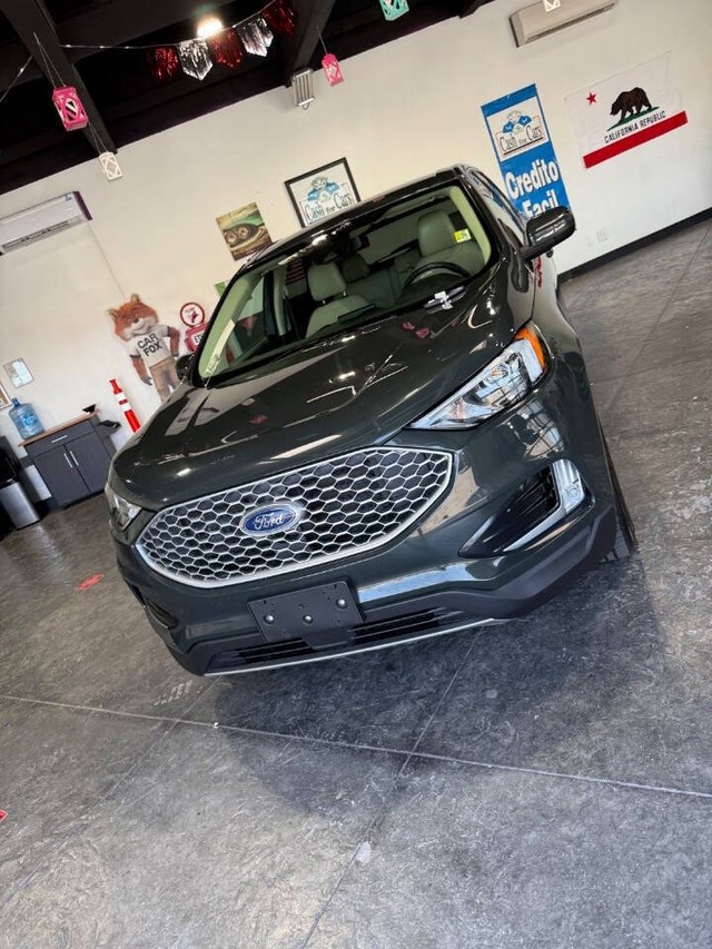 Ford Edge Vehicle Full-screen Gallery Image 09