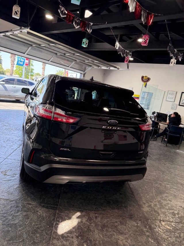 Ford Edge Vehicle Full-screen Gallery Image 25