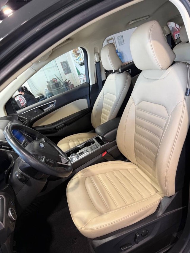 Ford Edge Vehicle Full-screen Gallery Image 32