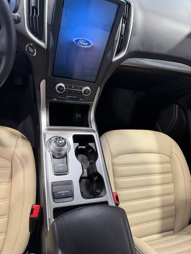 Ford Edge Vehicle Full-screen Gallery Image 33