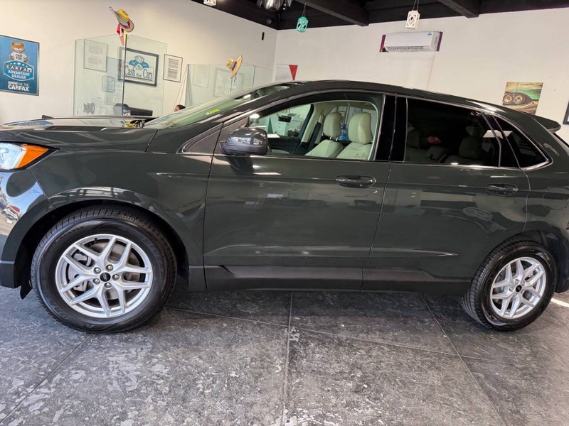 Ford Edge Vehicle Full-screen Gallery Image 10
