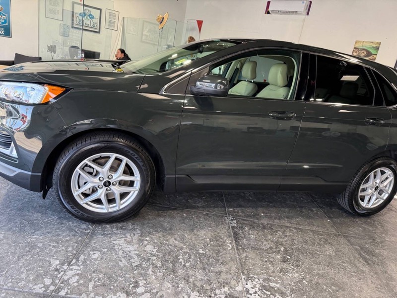 Ford Edge Vehicle Full-screen Gallery Image 11