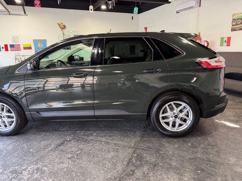 Ford Edge Vehicle Full-screen Gallery Image 13
