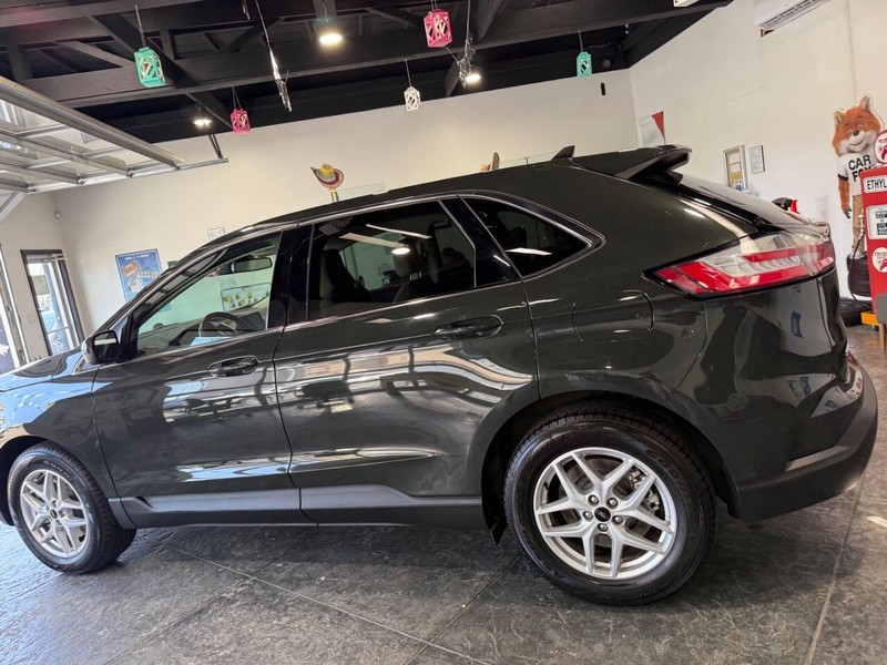 Ford Edge Vehicle Full-screen Gallery Image 18