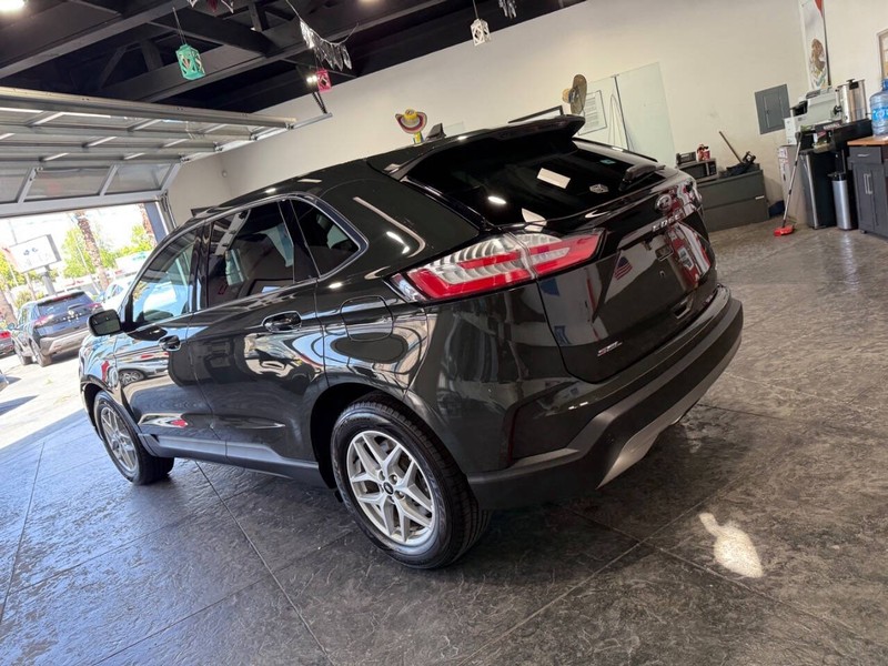 Ford Edge Vehicle Full-screen Gallery Image 21
