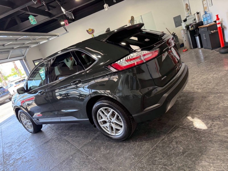 Ford Edge Vehicle Full-screen Gallery Image 22