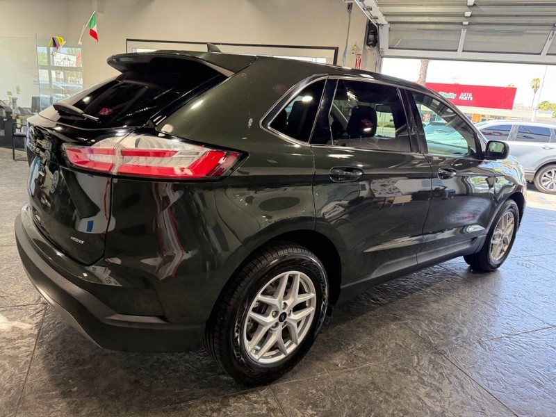 Ford Edge Vehicle Full-screen Gallery Image 23