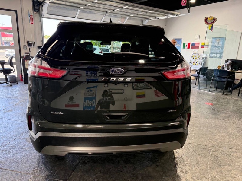 Ford Edge Vehicle Full-screen Gallery Image 24