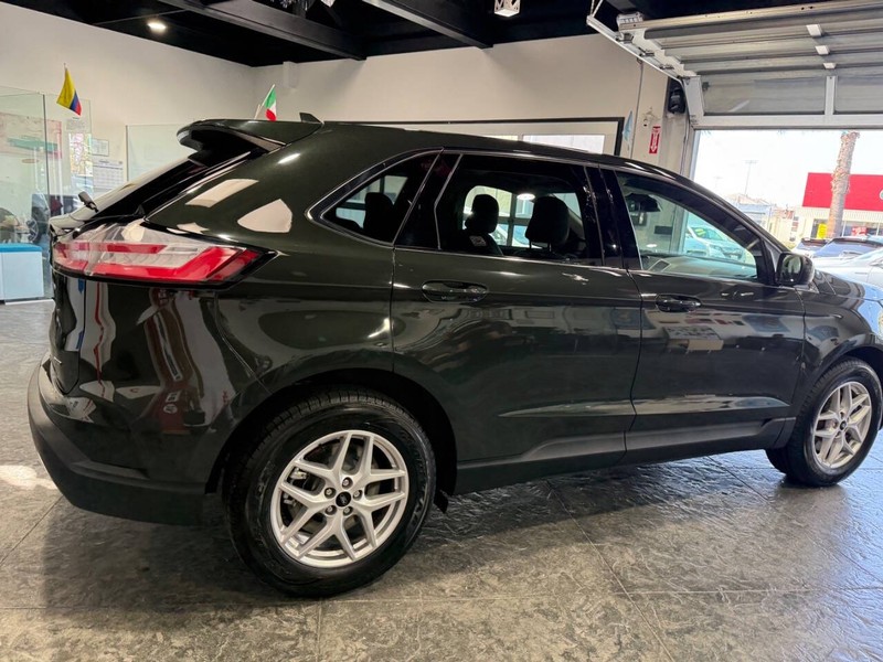 Ford Edge Vehicle Full-screen Gallery Image 27