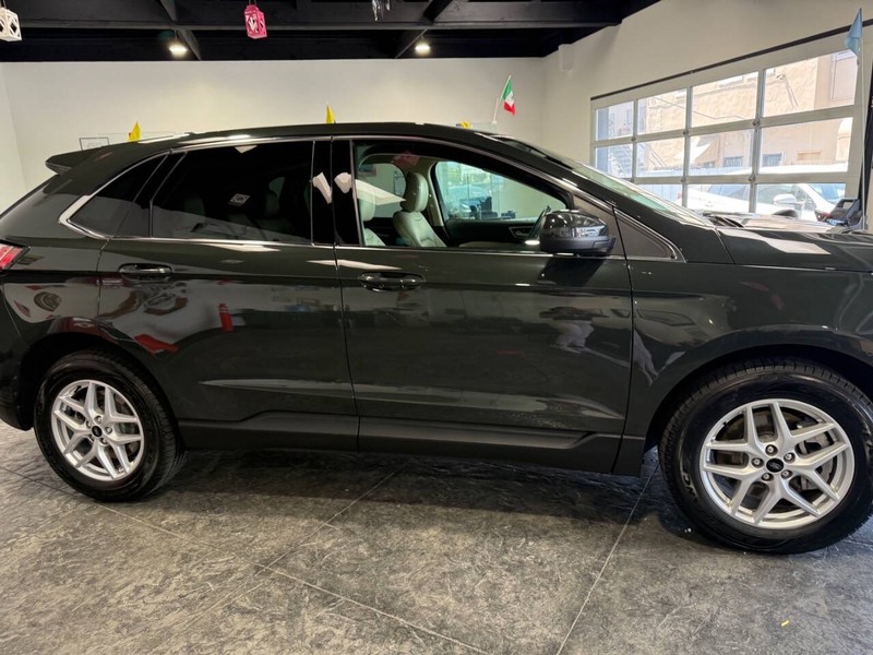Ford Edge Vehicle Full-screen Gallery Image 29